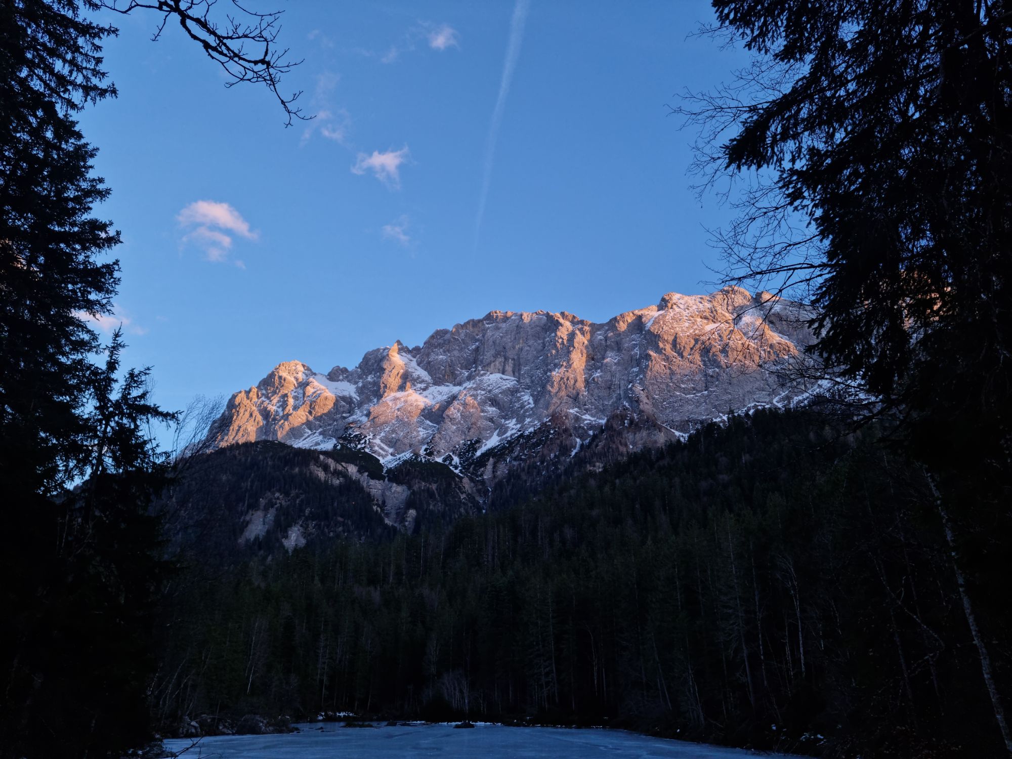 A picture of mountains in Eibsee Lake, Germany