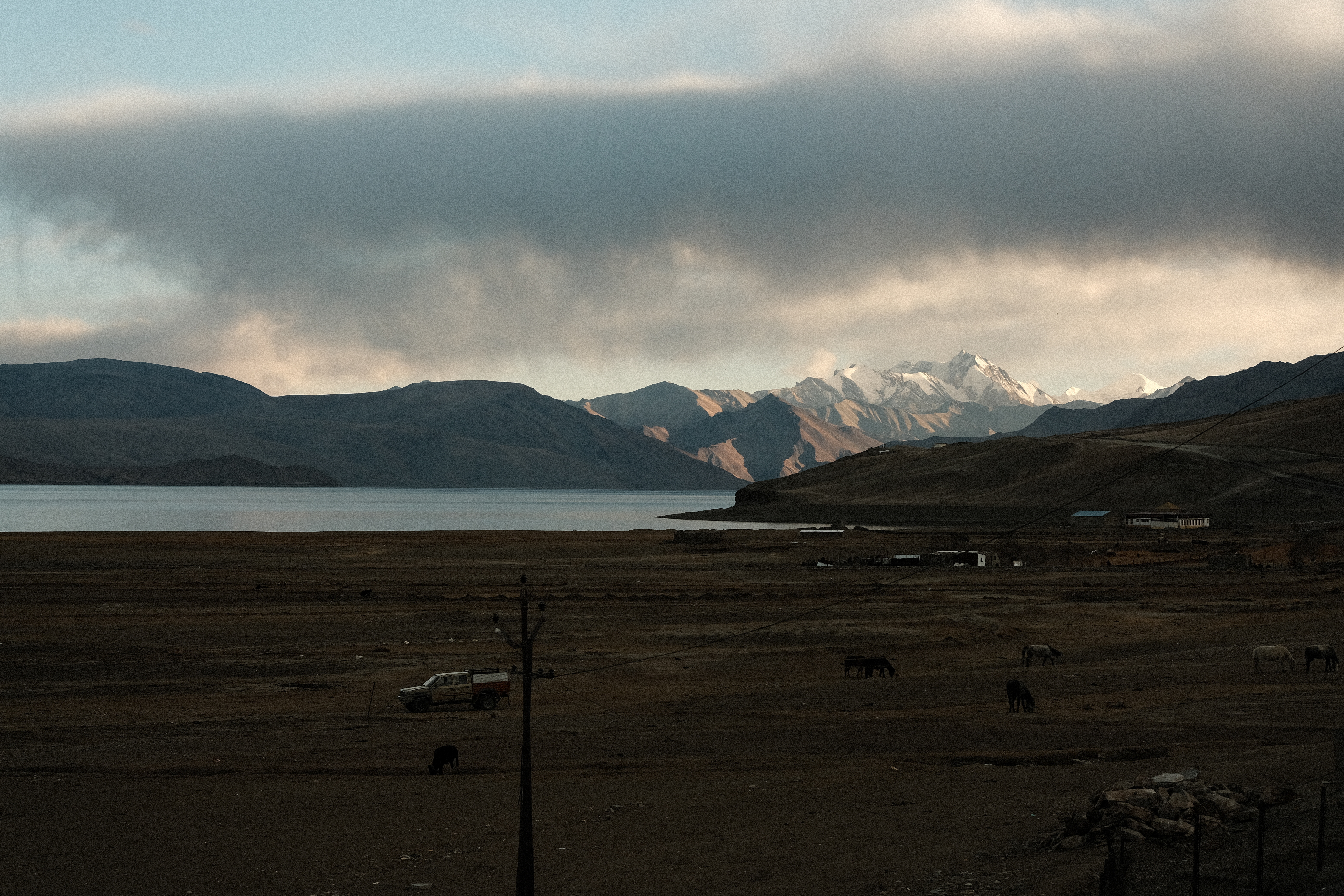 Bình minh im ắng ở làng Moriri phía Bắc Ấn&nbsp;🌄